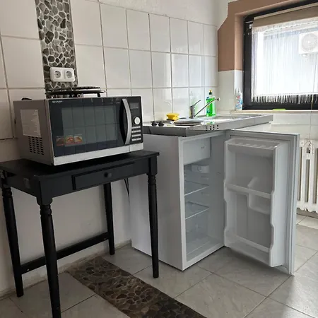 Amazing Entire Apartment, U79&s1, Messe, Airport, Hbf, 6-seen-platte Gæstehus